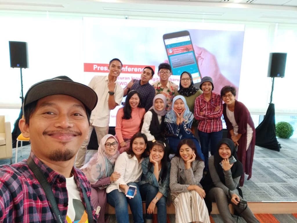 bloggercrony's tweet photo. Jadi ada kegiatan apa hari ini? Bloggercrony bareng #BCCSquad hadir di acara #Bloggerview #FWDMAXEFriend dari FWD Asuransi Hidup. Tungguin yah ulasannya dari teman-teman yang hadir! Ada inovasi baru di bidang asuransi korporasi dari FWD π https://t.co/z6rSoO7xVX