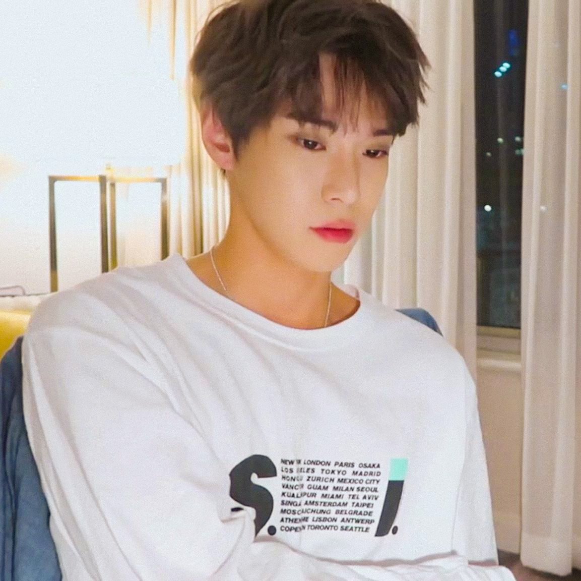 arummanisku's tweet photo. 🌸 °☆°▪︎°☆°▪︎☆° 🌸 

"Kenapa sih cemberut mlulu"
"Kamu ga tau aku tu kangen kamu? Susah banget keknya buat ketemuan"
"Ututu kelinciku ngambek sini senyum dulu hii gigi kelincinya mana"
"Tau ah sini peluk dulu"

#NCTZenSelcaDay 🌱
#DOYOUNG 🐰
@NCTsmtown_127 https://t.co/j0E7pnGiJW