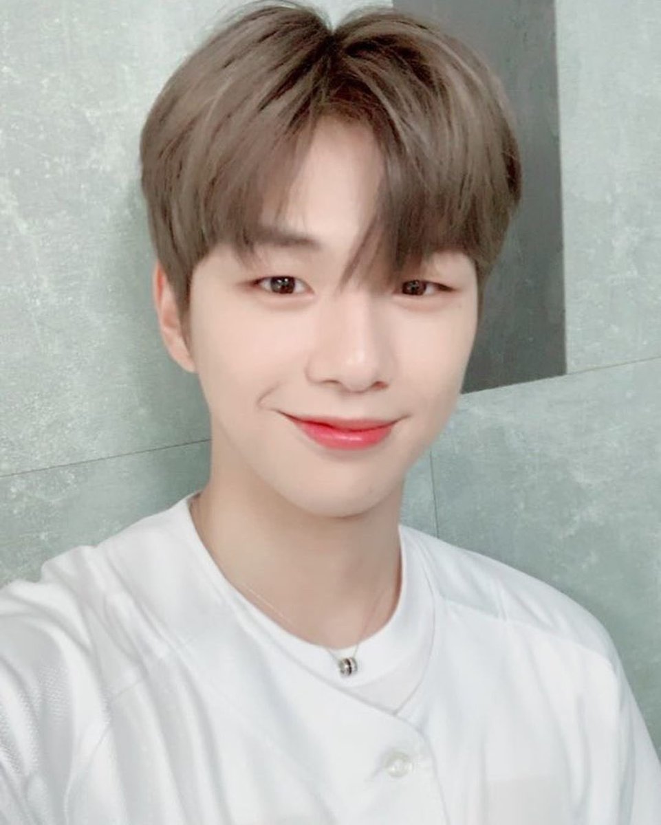 _jjaena's tweet photo. 승리요정 강다니엘 ❤️🖤
#부산의아들_강다니엘

https://t.co/k90t5Pm81V https://t.co/y5SqXrkB2z