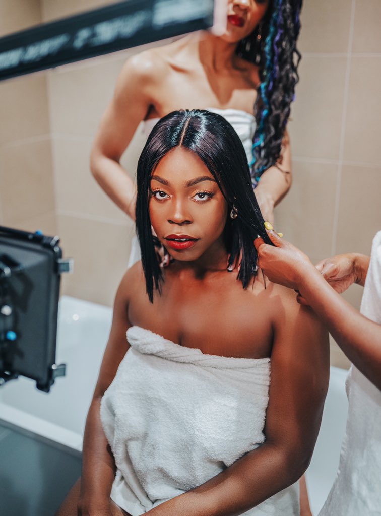 ShaesUniverse's tweet photo. Shaé Universe - Meant To Be
VISUALS
PREMIERING
TOMORROW 
via @wonderlandmag !!!
stay tuned 🙏🏾❤️ https://t.co/mj7EuI7Giw