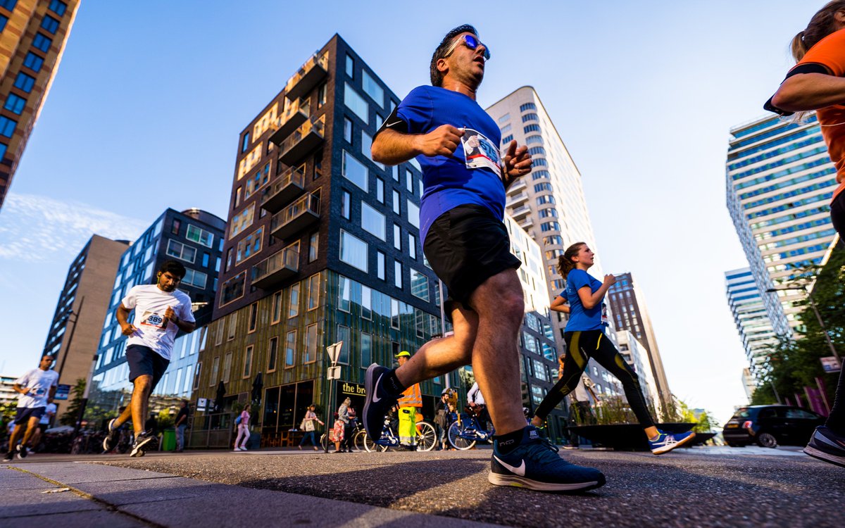 De eerste foto's van de Zuidas Run 2019 staan online! 📸 Benieuwd? 👉 Neem snel een kijkje via: bit.ly/2SdPmGR #ZAR2019