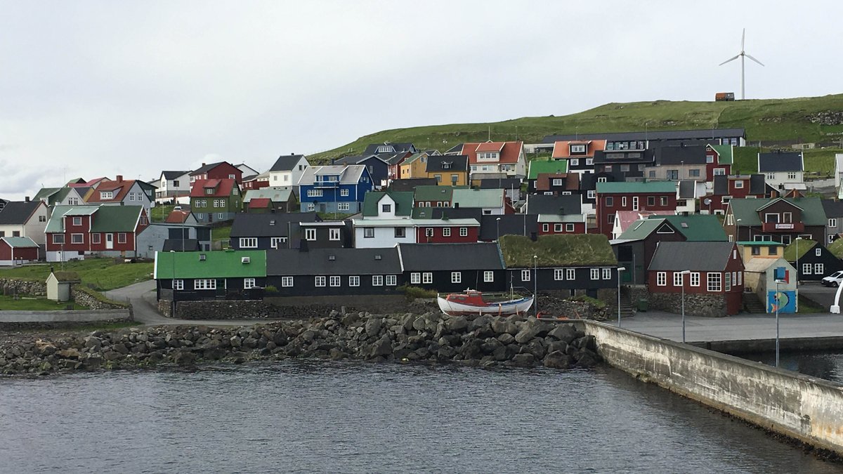 SECURE_NPA's tweet photo. Heat pumps, electric cars and renewable energy production in the #FaroeIslands. Read about Faroese achievements through @NPA2014_2020 funded #SECUREproject: https://t.co/aFjDr0CmL7 https://t.co/twsvZpSYkn