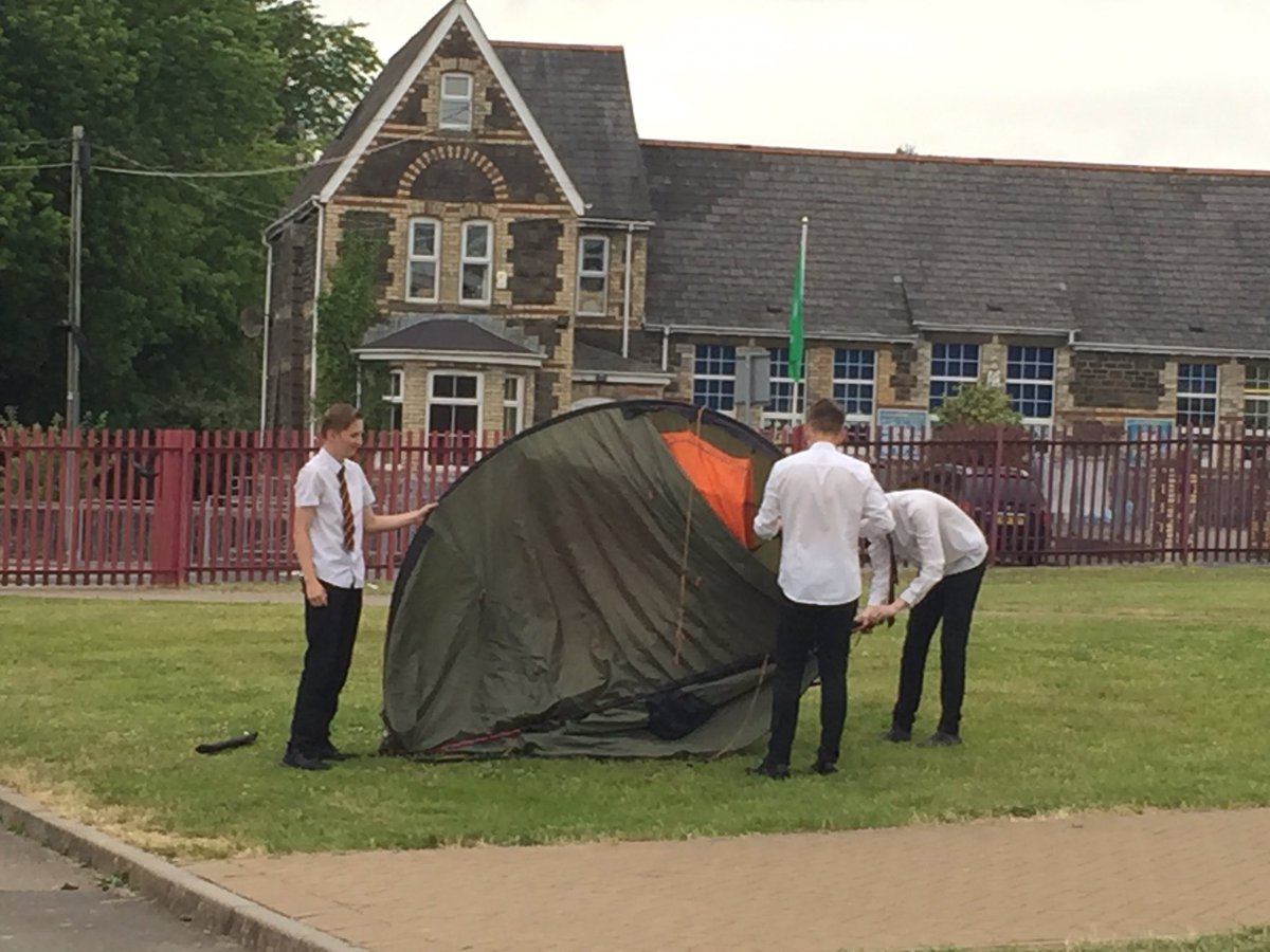 HawthornhsPE's tweet photo. Camp craft rehearsal for the two day walk this week #gcse #pe #trekking @HawthornHighSch https://t.co/SDdsGDNWhk
