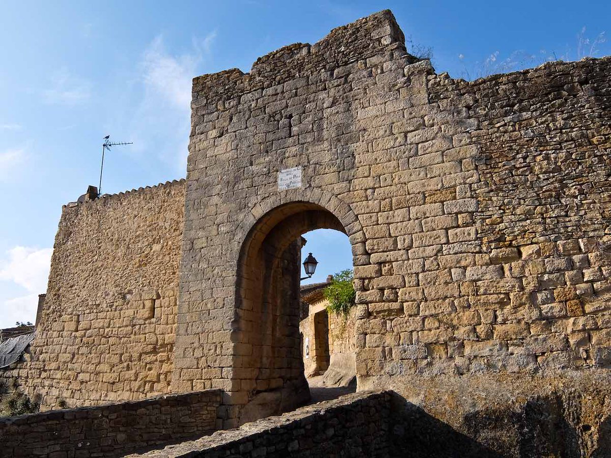 TravelMagazine's tweet photo. Spend a weekend break in #Girona, Catalonia. Only 90 minutes from Barcelona, the city and its surroundings offer medieval villages, heritage sites and untouched Costa Brava coastline. 

Find out what you should explore in this remarkable region ➡️ https://t.co/ikHUaZmvs3 https://t.co/lUsvJnbsI7