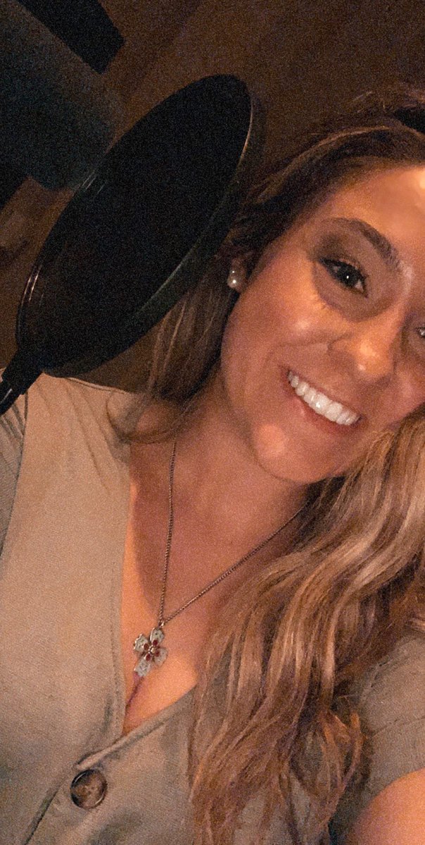 hannahkaymusic's tweet photo. Can’t wait for y’all to hear “Hurt Song” 🖤 https://t.co/y2yN9QJycS