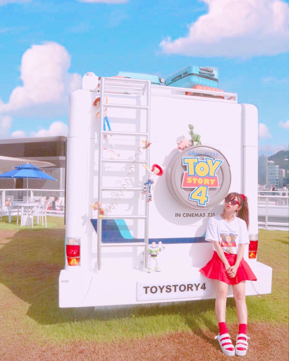 あやちゃむ 香港ハーバーシティ 香港のハーバーシティでは トイストーリーコラボしてて 屋上には大きなモニュメントとかフォトスポットが 可愛すぎて可愛すぎて どこも映え映え トイストーリー4