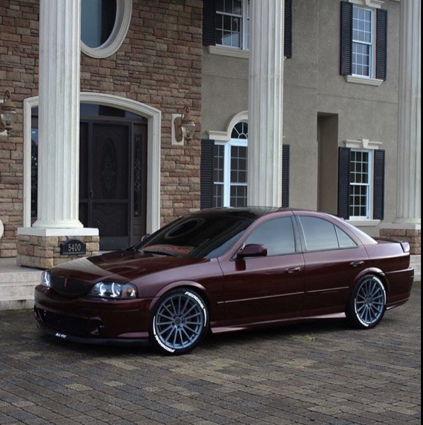 This custom Lincoln LS is something special😍