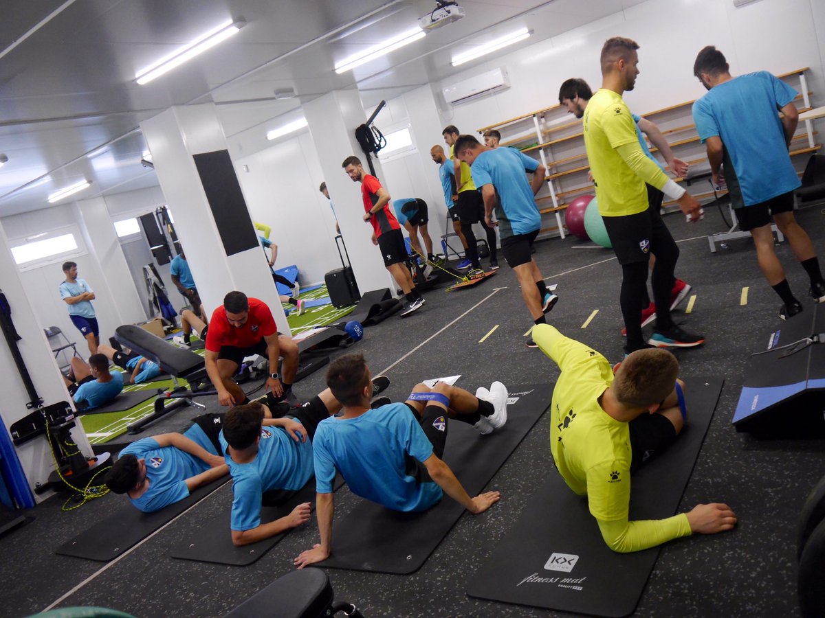 matagigantesNET's tweet photo. Junto a Míchel se habían incorporado al proyecto del @SDHuesca tanto Salva (segundo entrenador) como @davidporcel4 (preparador físico). 
A ellos hay que unir un nuevo ex de la Franja, se trata de @cfjordi que ya estuvo la temporada pasada con Míchel.
Excelente profesional 🔝🔝 https://t.co/3nppbVZvRn