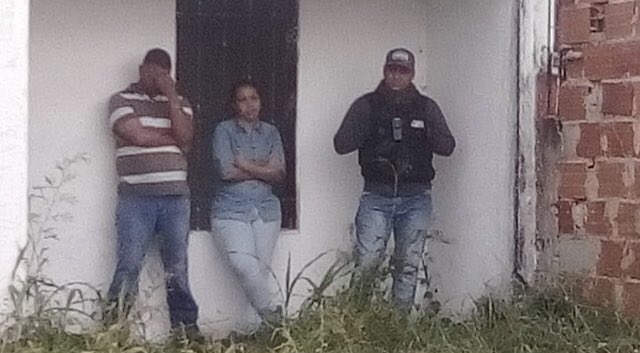 luisborjasc's tweet photo. Lacava ordenó ocupación de casas privadas que están solas. Ayer en la tarde un grupo de funcionarios del Cicpc y PoliCarabobo llego a la Urbanización Villa Alianza de Guacara a invadir las casas que estaban solas por orden del gobernador Lacava...sigue ➡️ https://t.co/JJkcZghiSi