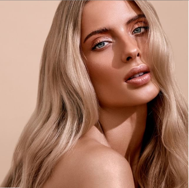 incredibleyou's tweet photo. Strong shoulder game ✨Dare to go bare with #YOUGLOWGIRL Body Blur 💫 Available at @Sephora or online: https://t.co/KzWe8ReBHW https://t.co/PjuUVgf8TC