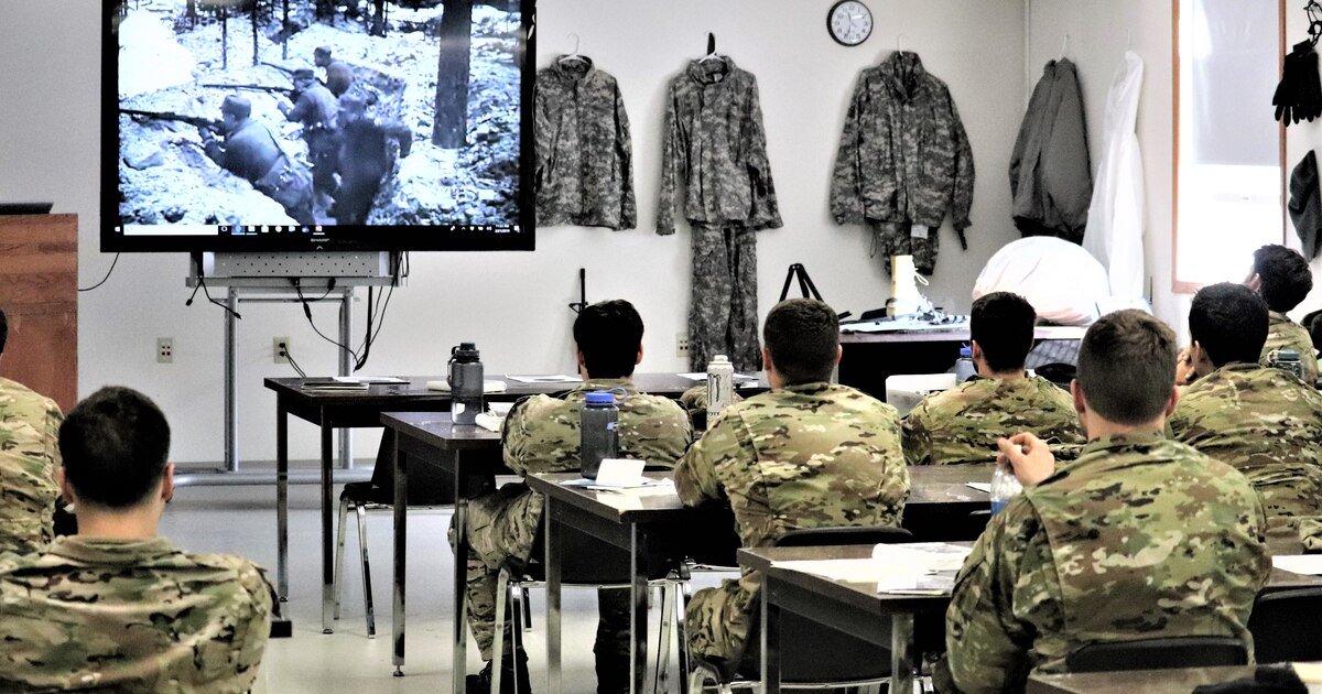mtrebootcamp's tweet photo. Controversial changes to GI Bill transfer rules delayed until next year https://t.co/16Kt7SVFgS https://t.co/yonkG8IEED