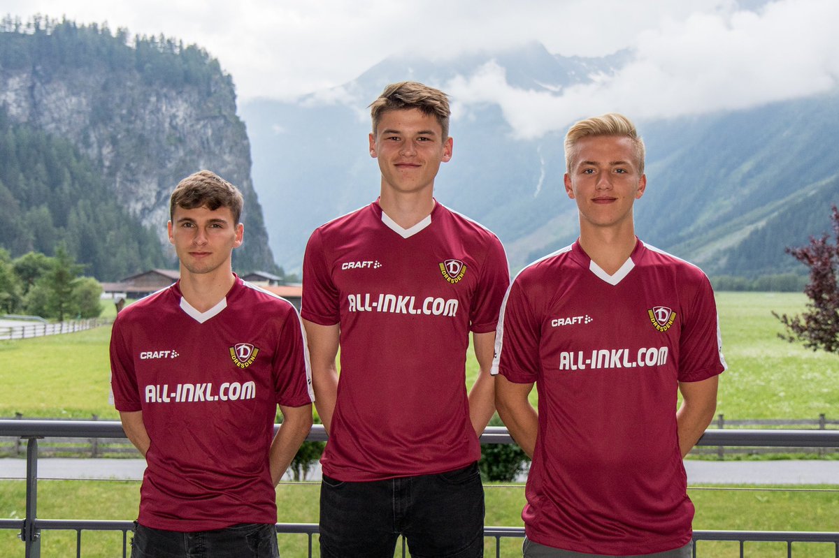 Aus der #NachwuchsAkademie sind drei 17-jährige Talente (U19) für die Testspiele am Mi. gegen Unterhaching und Innsbruck eingetroffen. Schön, dass ihr bei uns seid: Christoph Schurz (Rechtsverteidiger), Maximilian Großer (Mittelfeld) und Nick Huenig (Sturm). #SGDimÖtztal #sgd1953