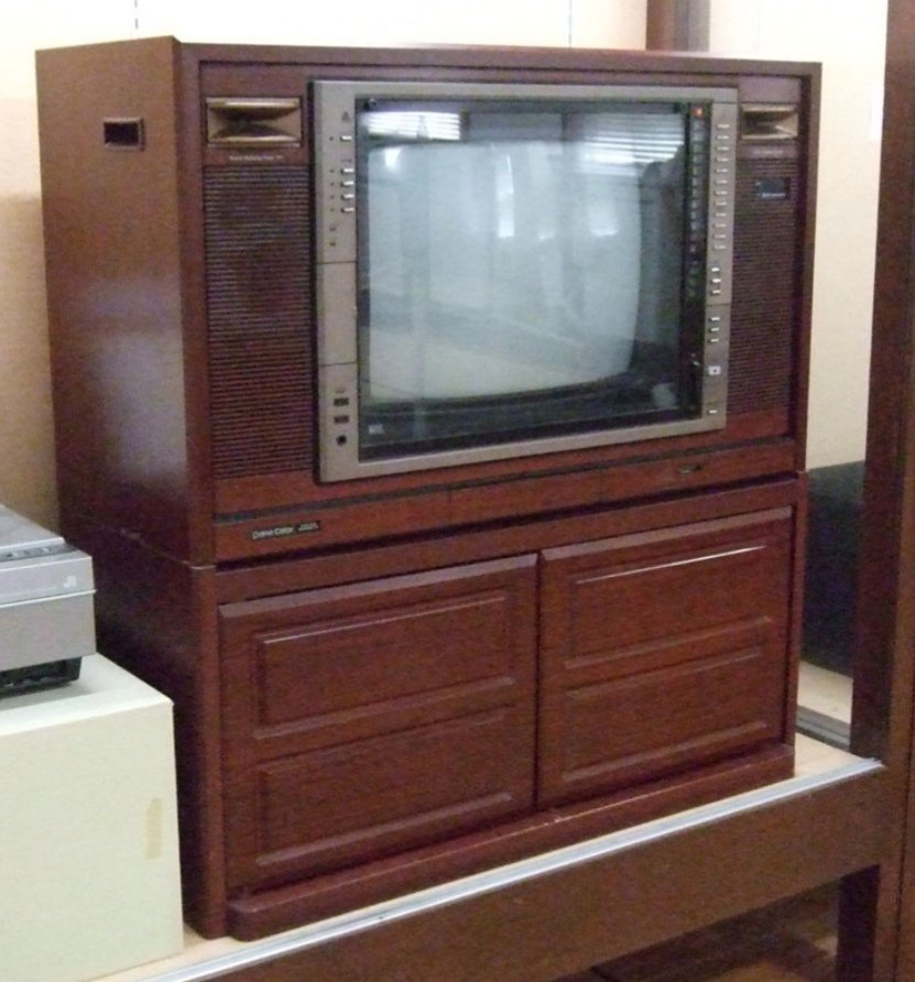 昭和レトロ!!　家具調テレビ ブラウン管テレビ 日立 カラーテレビ C18-291昭和レトロ 当時物