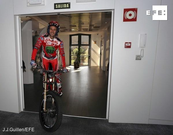 EFEdeportes's tweet photo. 🏁Cabestany, campeón mundial de trial eléctrico y con ganas de continuar #Motociclismo #TrialE
https://t.co/OaLwLWBx6B https://t.co/zPSh1E37V2