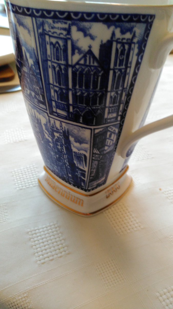 RingtonsDavid's tweet photo. My aunt found this at an antiques fare. What are the odds with her nephew working for @Ringtons ?
#coffee #finebonechina #millenniumedition https://t.co/kwdYhD0ukg