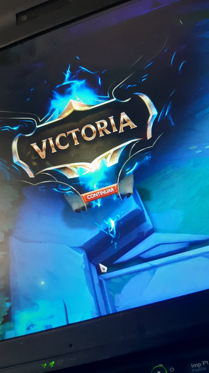 es_tft's tweet photo. Madre mía lo que me ha costado sacarme la primera victoria.
#tft #tftespañol #TeamfightTactics #TeamfightTacticsespa https://t.co/CO95bIhl2k
