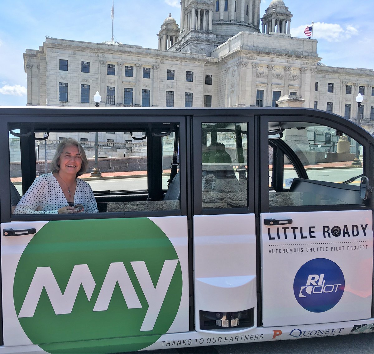 RIDOTNews's tweet image. #LittleRoady is back.  Great to see so many people such as Commissioner Grant of @EnergyRI enjoy riding this free autonomous shuttle. Try it today. Information at littleroady.com