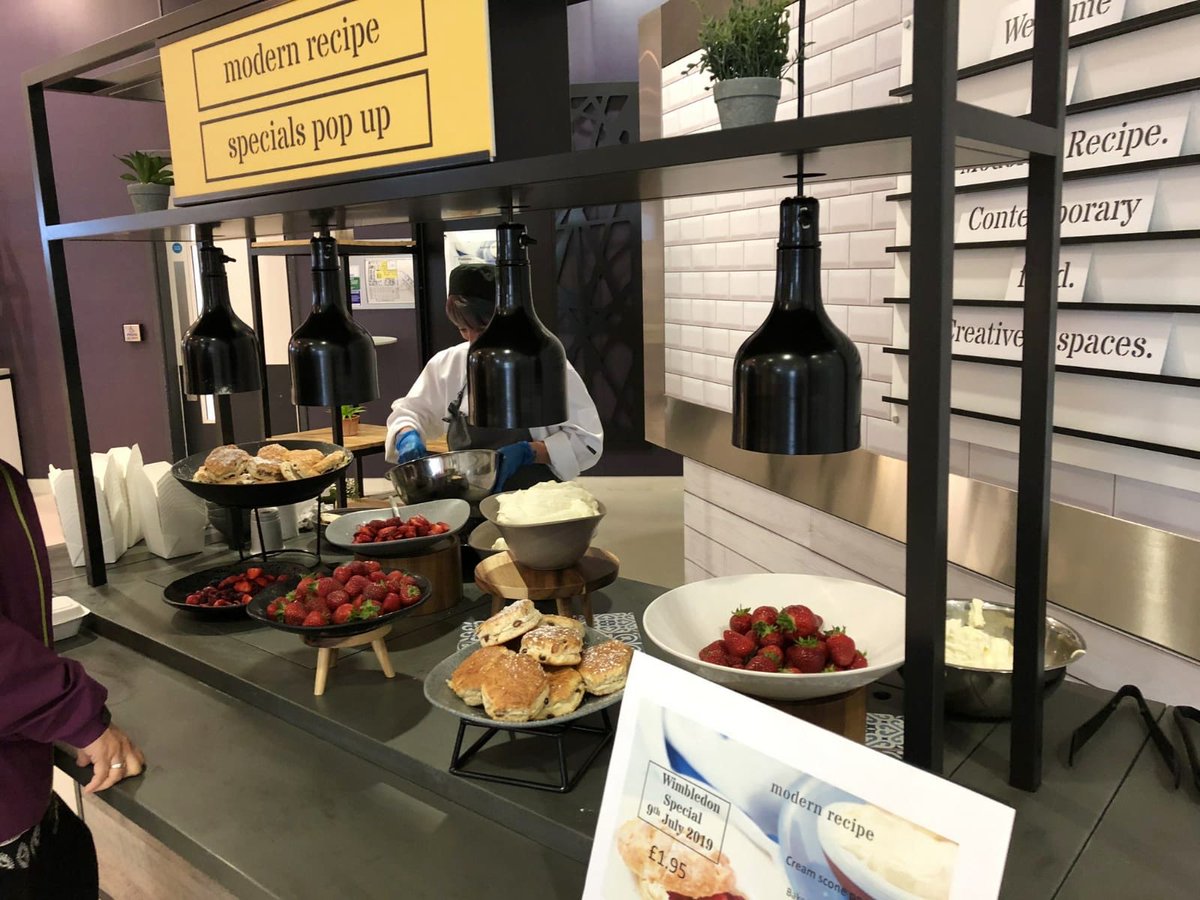 Kimburford74's tweet photo. Bringing a little bit of #Wimbledon 🎾 to #Cheshire for our client today 🍓😍 #modernrecipe #qualityoflife #afternoontreats #delicious #culinarytreats #workplacedining #EmployeeExperience #localproduce https://t.co/2JCIqW9NNH