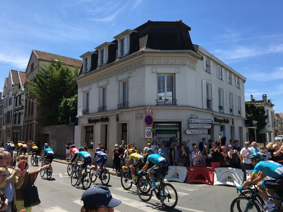 Le Tour de France 2019 passe devant la #BanqueKolb de #Châlons-en-Champagne. #TDF2019