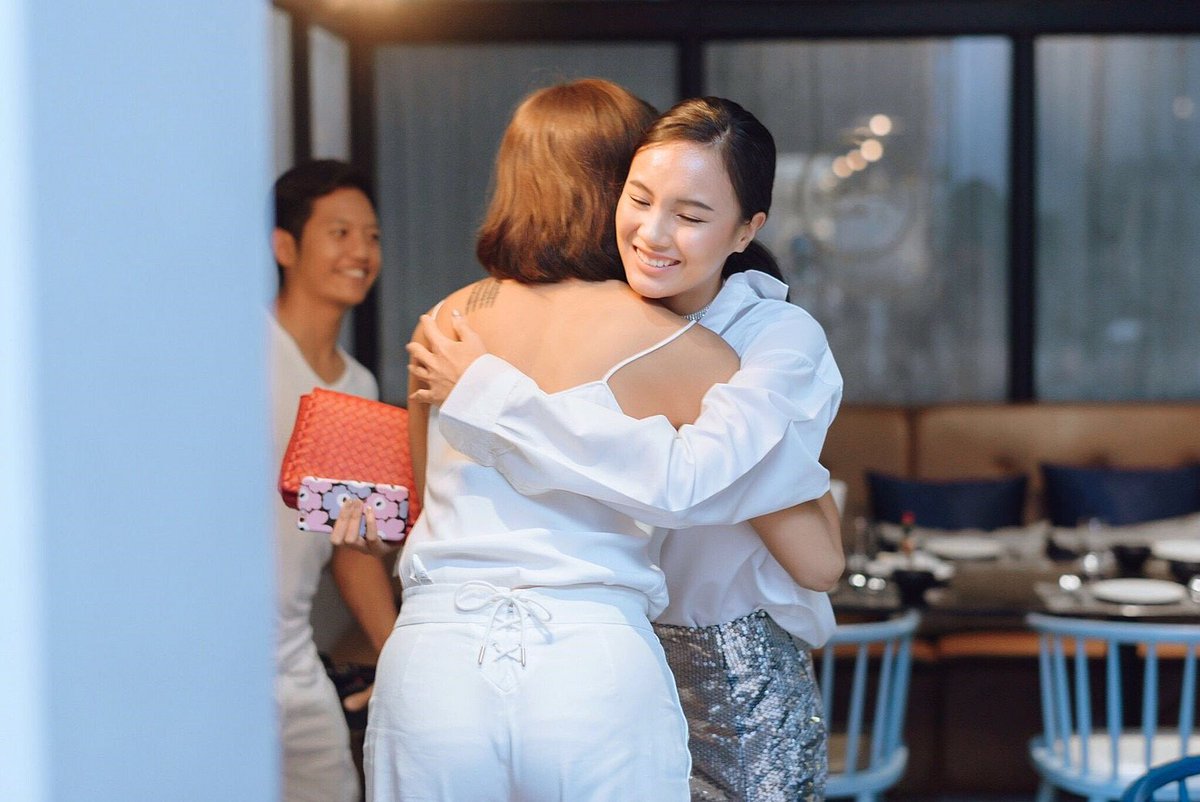 maymaemuay's tweet photo. ไม่พูดเยอะแม่เจ็บคอ #SaveMetinee https://t.co/lXU1lEShZU