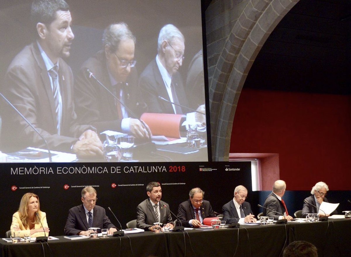 maria_freiria's tweet photo. 🔴👉🏻La @cambrabcn compta amb un #TalentFemení extraordinari com l’economista @carmepoveda, qui avui ha presentat la memòria econòmica.
✔️ Consulta la documentació lliurada aquí https://t.co/qtGEeSyunM
#MEC19 #Economia #Empresa #Productivitat #Negocis #Comerç #Indústria #Tic https://t.co/3grtD7SVEA