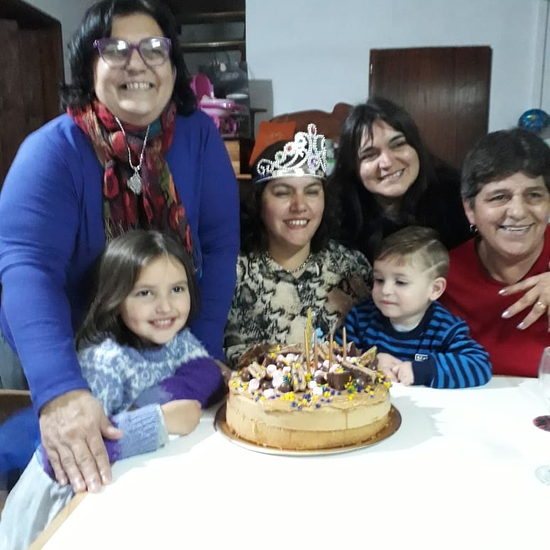 isacattoretti's tweet photo. Feliz de cumplir años en tan grata compañía!!!! https://t.co/0ZpiVvgAhv