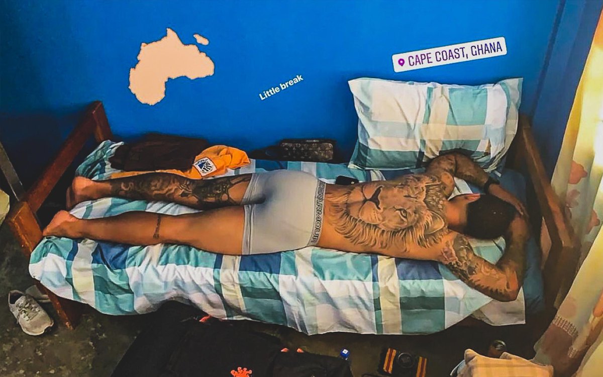 Footballtweet's tweet image. Memphis Depay on a trip to Ghana. 

He wore the students clothes, slept where they slept and helped provide financial support to the school.

What a man. 🇬🇭🙌