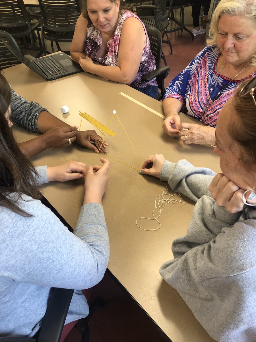 teachvt1's tweet photo. Marshmallow towers first thing! @MetroSchools @MNPS_STEAM #Kindergarten #scienceexperts 👨‍🔬👩🏽‍🔬 https://t.co/l2W9eLHcgQ