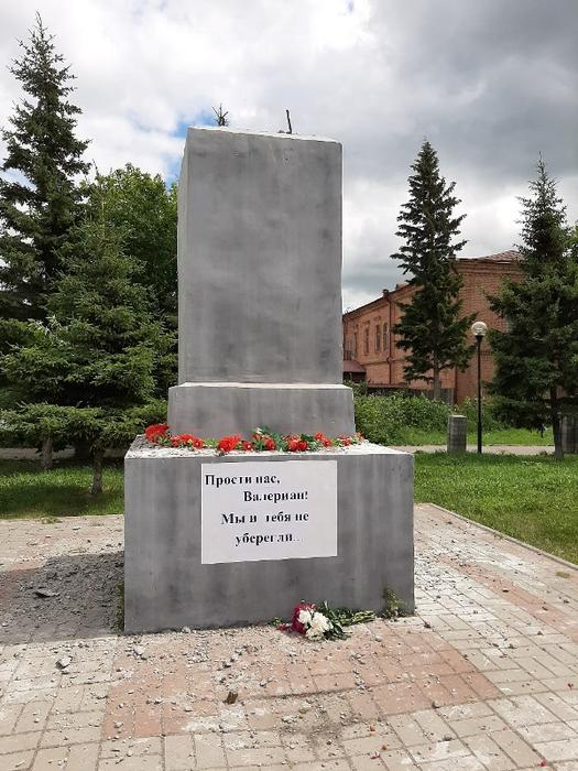 Где в куйбышеве можно. Памятники Куйбышева НСО. Памятник Куйбышеву в Куйбышеве Новосибирской области. Памятники города Куйбышева Новосибирская область. Памятник в городе Куйбышев НСО.