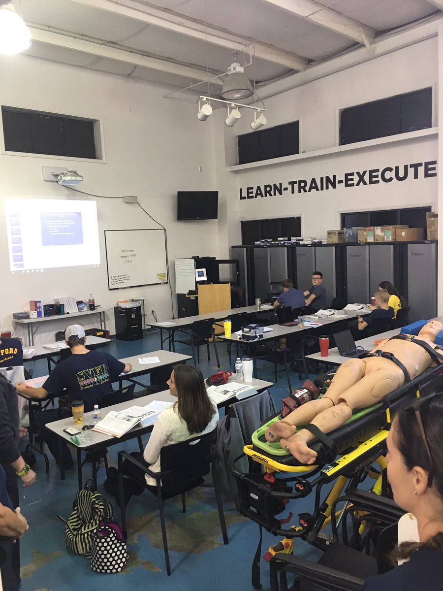Scfrdtraining's tweet photo. Making our limited space work. Vol accelerated EMT, HS FF Class, #RA13, and field training on Forcible entry evolutions. #typicaldayintrainingdivision https://t.co/t5sZtyoCtt