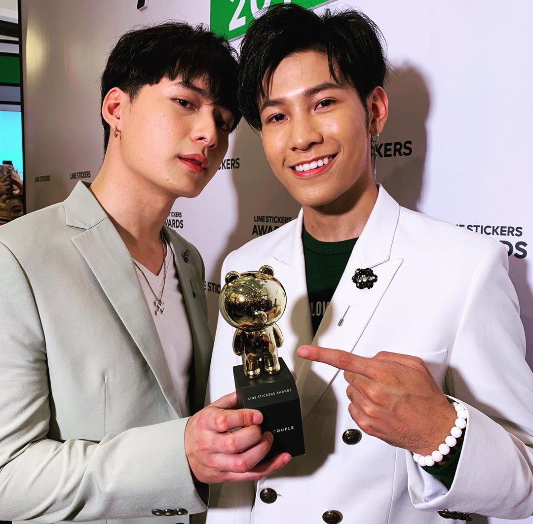 OnlySingtoFCVN's tweet photo. Chúc mừng 2 P-N lại nhận thêm 1 giải "Best couple" bổ sung vào bộ sưu tập của mình 🎉🎉🎉
#SingtoPrachaya
#KristPerawat
#LineStickersAwards2019
#LineBigStickerPeraya
Cre on pic https://t.co/upuuXLC18K