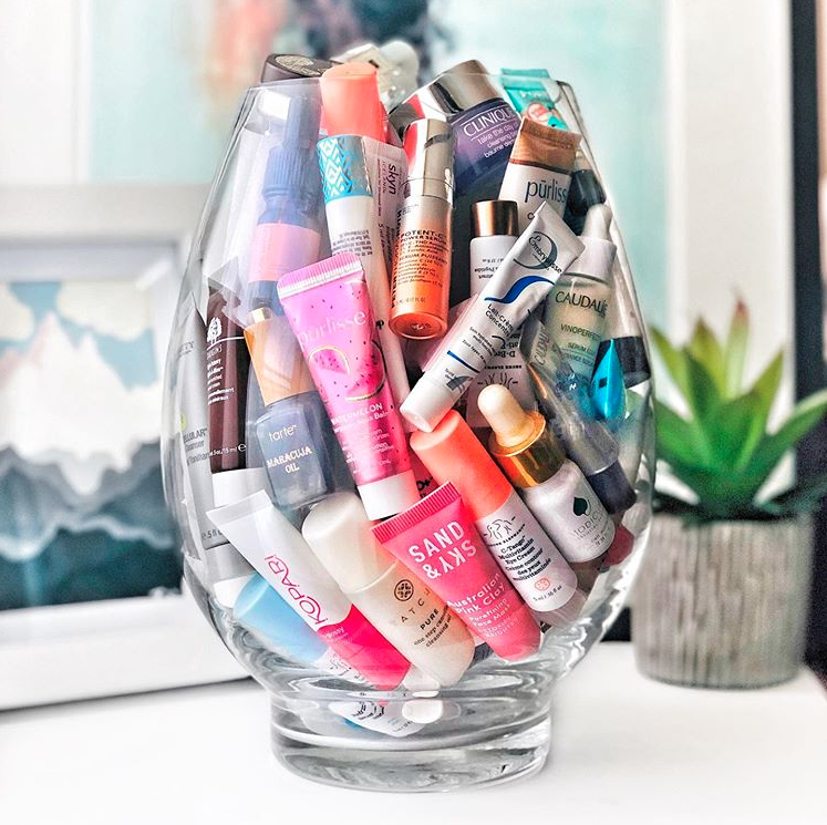CrowdSocialCA's tweet photo. Can you guess how many goodies are in this Jarfie by @sweetesdarnb? 🤯  #skincare #skincareaddict #beautyproduct #beautycommunity #beautyjunkie #beauty #makeupaddict #beautylover #makeupobsessed #makeup #makeuplover #bbloggerca https://t.co/3LVye9oMDe