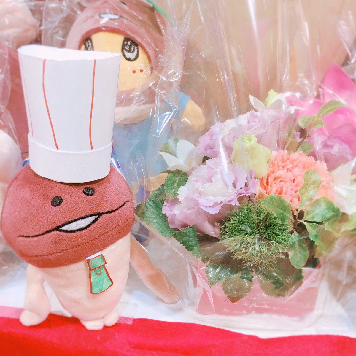 namekoichiba's tweet photo. お客様からなめこ市場東京本店
5周年のお祝いに素敵なお花〜っ!!!
頂きました🌷🌼🌷🌼🌷🌼
ありがとうございますっ♡
✨(*^ᴗ^(ᴗ<✱)ぎゅ♥
なめこさんも本物のお花に喜んで
いるご様子…( ˊ̱˂˃ˋ̱ )  🍒🍒🍒

#なめこ #東京駅 #祝
#東京駅キャラクターストリート https://t.co/DNWmWH90Vs
