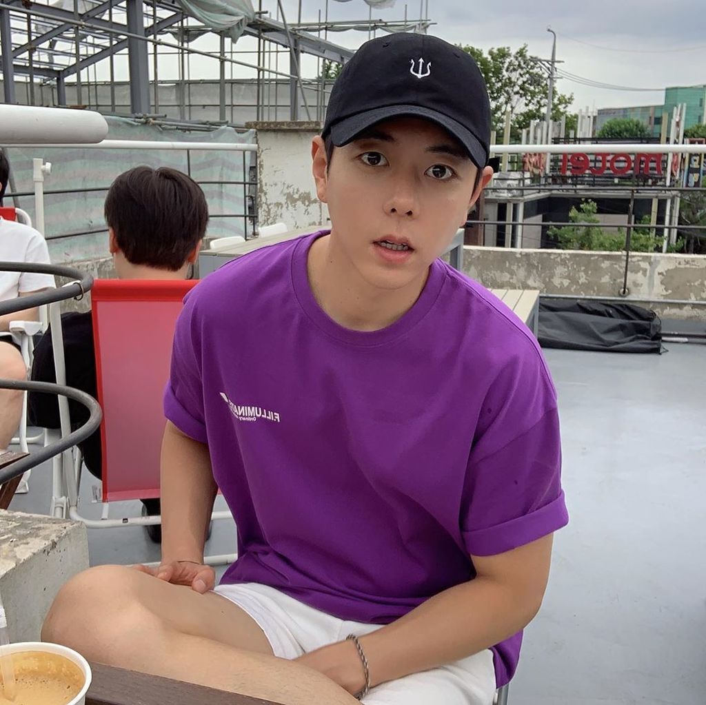 History_TH's tweet photo. [TWITTER] NaDokyun : 어제 산 바지가 너무 이쁘고 편한 것 👍 
고생한 보람이 있네여🤪 
근데 나 오늘 너무 보라보라 한데?☔️ https://t.co/ILy2oAKwW9 (via Twitter https://t.co/O2Y5iJCEKV) https://t.co/H9sooLzYPi
