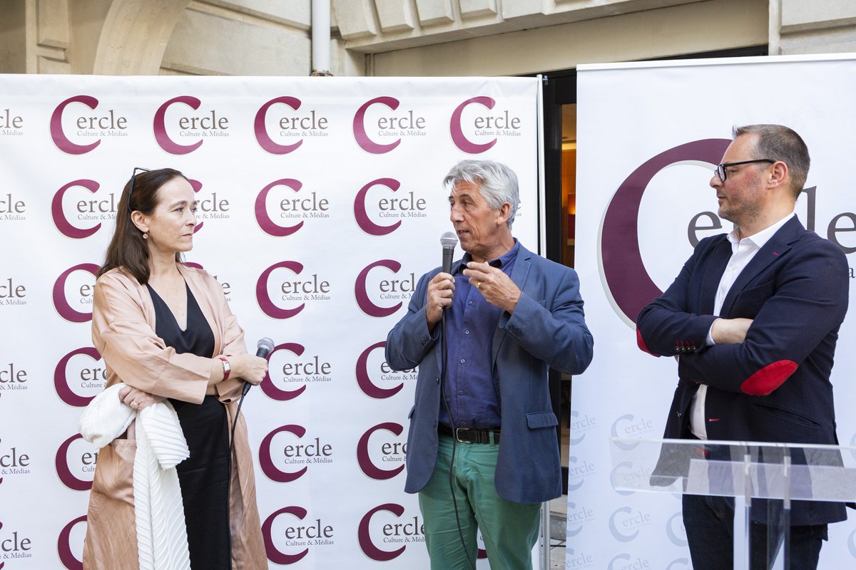 Cercle_CM's tweet photo. @DelphineErnotte, Présidente de @Francetele, intronisée 48ème Membre d'Honneur du @Cercle_CM, lundi 8 juillet, à la @webscam, en présence de @RonyHerve, son directeur général, @Paristephan et #MarjorieGallet représentant le domaine du #RocdesAnges © photos Fernando Pérez https://t.co/vaKkhGcM7x