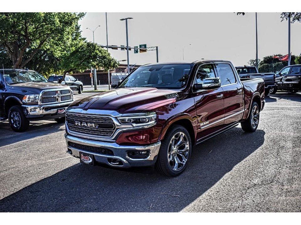 FrontierAuto's tweet image. Our 2019 #RAM 1500 Limited Crew Cab 4X4 was built to exceed your expectations! Fueled by a 5.7 Liter HEMI V8 that offers 395hp matched to a responsive 8 Speed Automatic transmission for amazing towing possibilities. #TruckTuesday
Upgrade your truck today: bit.ly/2G1JH1A