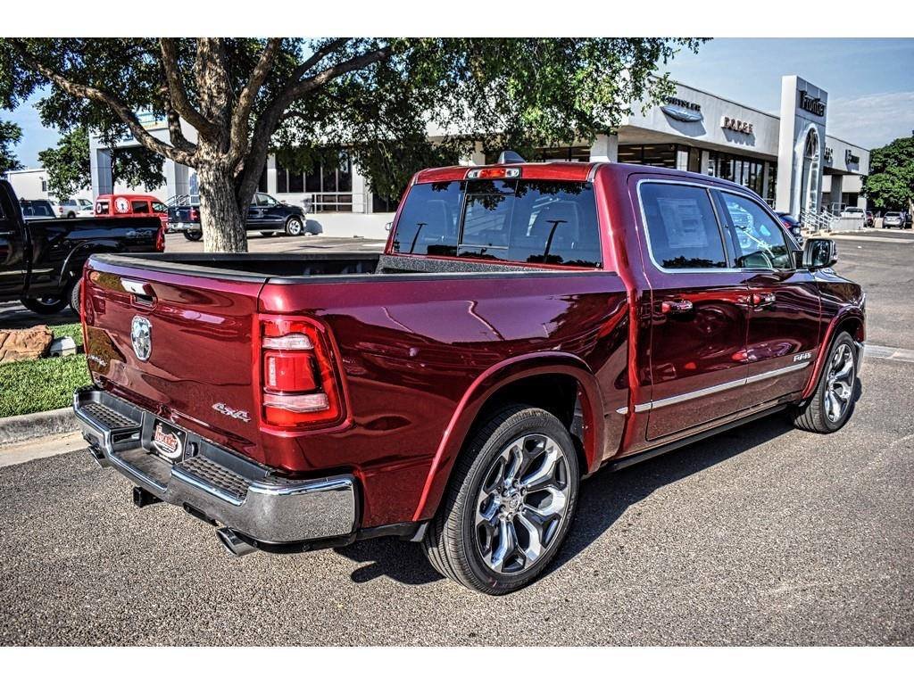 FrontierAuto's tweet image. Our 2019 #RAM 1500 Limited Crew Cab 4X4 was built to exceed your expectations! Fueled by a 5.7 Liter HEMI V8 that offers 395hp matched to a responsive 8 Speed Automatic transmission for amazing towing possibilities. #TruckTuesday
Upgrade your truck today: bit.ly/2G1JH1A