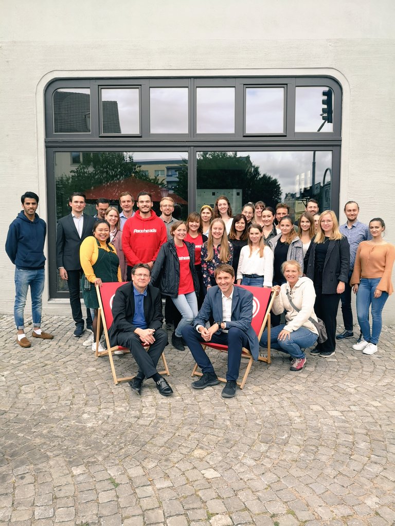 Heute waren wir an der <a href="/HSAnhalt/">Hochschule Anhalt</a> im Masterstudiengang Online-Kommunikation zu Gast. Justine, Janina, Sophia &amp; Angelina haben unserer Marketing-Managerin Karen das für uns entwickelte Social Media Konzept vorgestellt. Danke für die tolle Arbeit! #Hochschule #Praxis #Kooperation