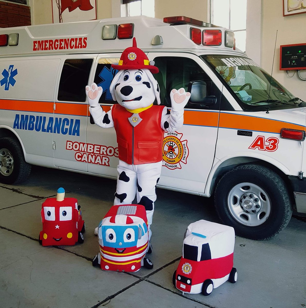 Les queremos presentar a la mascota del Cuerpo de Bomberos . Quien nos acompañara durante las campañas de Prevención. 
Para ello pedimos a la ciudadanía nos ayuden a encontrar un nombre para nuestra mascota. 🐕🚑.. se dará créditos...