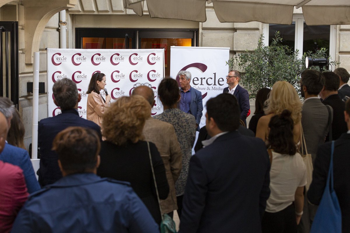 Cercle_CM's tweet photo. @DelphineErnotte, Présidente de @Francetele, intronisée 48ème Membre d'Honneur du @Cercle_CM, lundi 8 juillet, à la @webscam, en présence de @RonyHerve, son directeur général, @Paristephan et #MarjorieGallet représentant le domaine du #RocdesAnges © photos Fernando Pérez https://t.co/vaKkhGcM7x