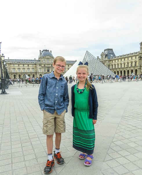 AlongfortheTrip's tweet photo. Visiting #Paris with kids - what to see and do in the French capital. https://t.co/k9H1NF4X2m #familytravel @paris #takethekids https://t.co/CVQFwaw8Mx