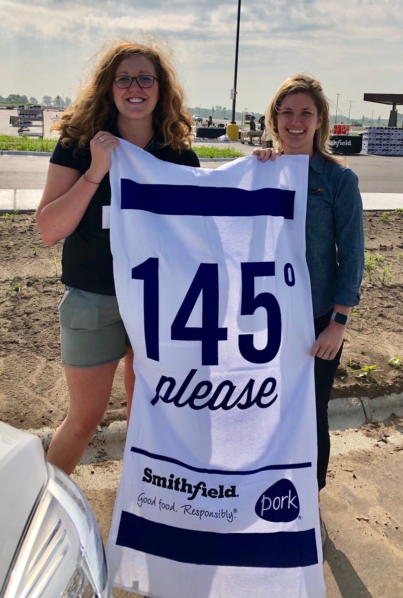 MikePorth's tweet photo. All involved with #NPIC2019 Youth Grilling event will receive this beach towel provided by ⁦@SmithfieldFoods⁩ ⁦@NationalPork⁩ who is collaborating today’s event https://t.co/iR0xkFKI4V