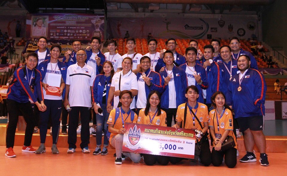 TwoCityTrails's tweet photo. The Philippine Men’s Volleyball Team recieves 15,000 Thai Baht (P25,000) for winning 3rd place. 🇵🇭🏐🥉 #Sealect2019
ctto SMM Volleyball https://t.co/eVTLm71zAl