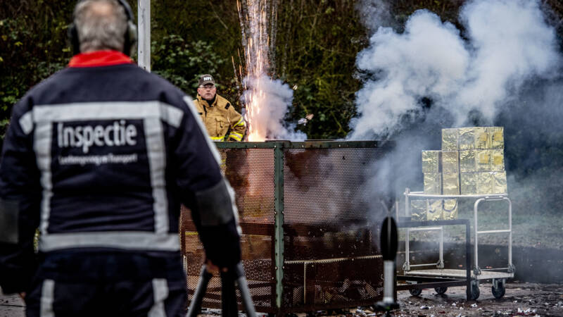 politiek's tweet image. Kabinet verbiedt zwaarste consumentenvuurwerk dlvr.it/R852CY Meer? bit.ly/BNhot #gemeente #politiek #bestuur