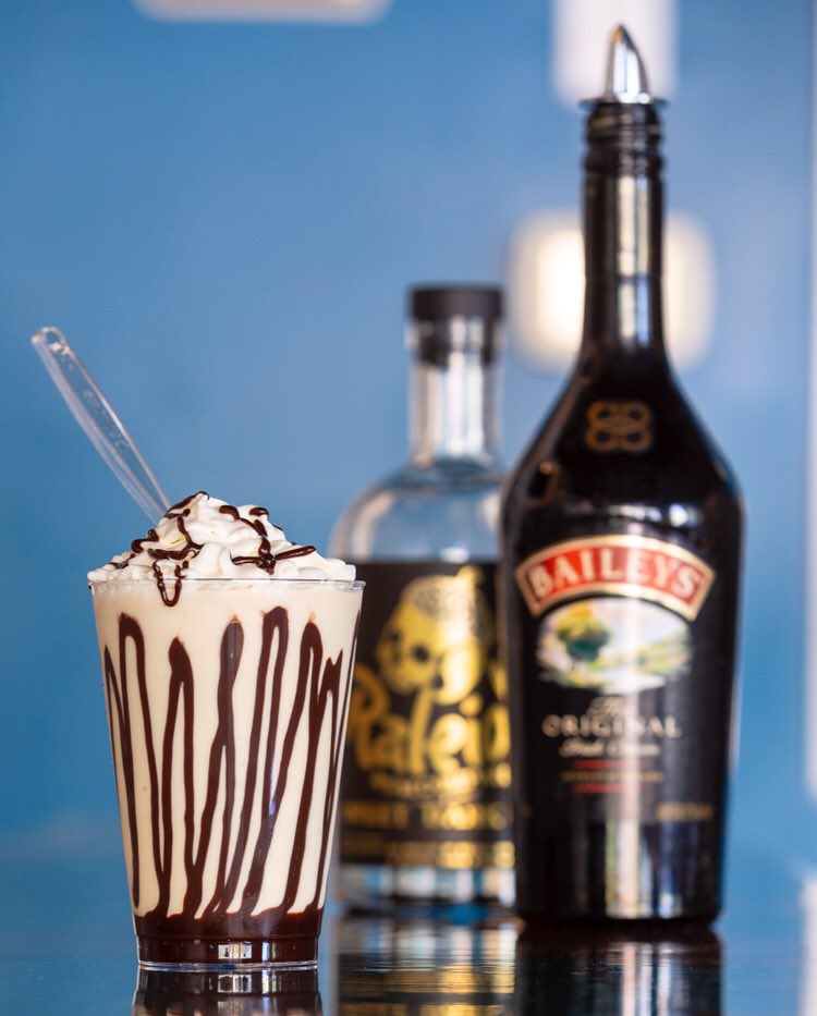 mbmagazinenc's tweet photo. Who said ice cream is just for kids? This drool-worthy, adult milkshake from Pints in @TownofFV features @RaleighRum and @BaileysOfficial Irish Cream🍦

Read more about local ice cream offerings at https://t.co/GPmxldmO2H

#icecream #milkshake #pintsicecream #mbmagazine https://t.co/BBpD5Bjbzq