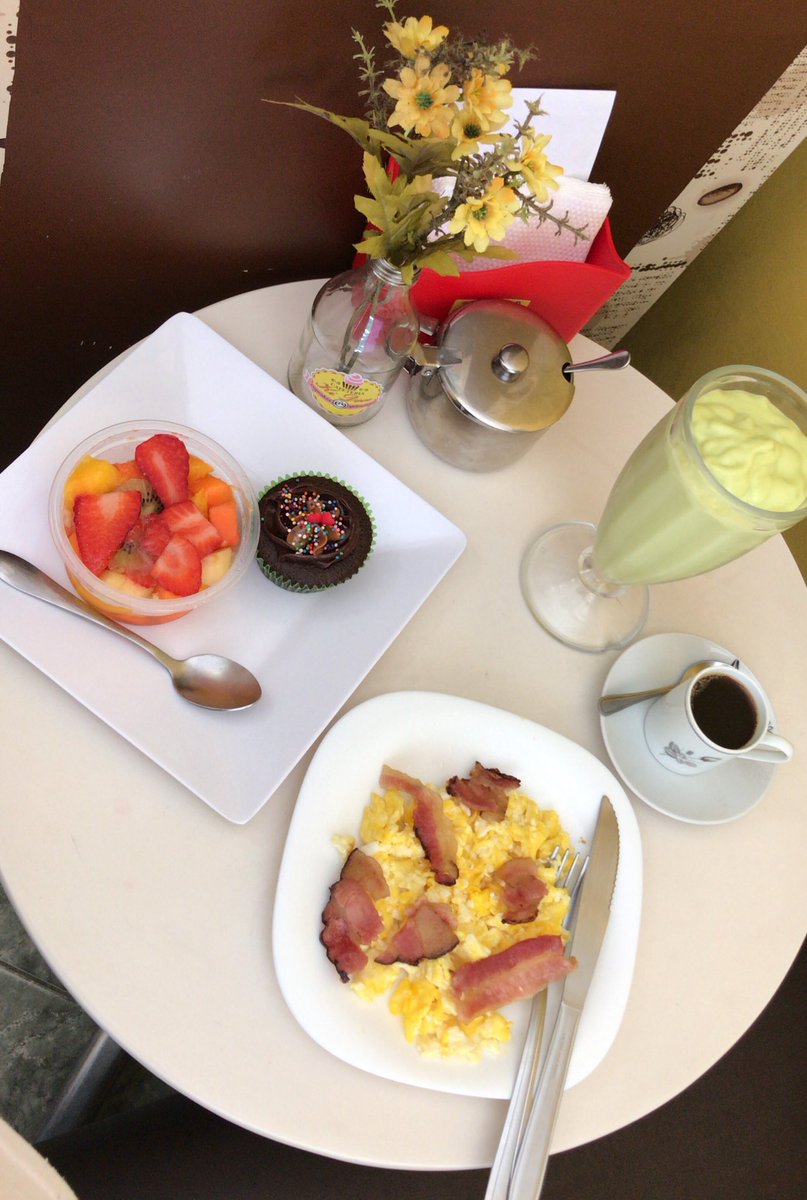 cafeteriakidoce's tweet photo. Com quem você tomaria este café?☕️❤️
Convide aquela pessoa especial e venha desfrutar desse momento 🤗
.
.
#bomcafe #cafedamanha #asuacafeteria #acafeteriadamare #cafeteriakidoce #vemprakidoce https://t.co/hDXqAx5IUx
