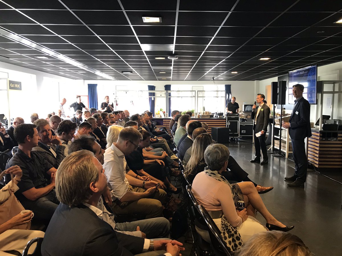 nmadrost's tweet photo. Volle zaal bij de @OGD_ict met een welkom van voorzitter VNO-NCW #Delft @kleinveld en gastheer @ReinvanBeers #believer #blockchain #ooitbegonnenmettapeslingeren https://t.co/kr2wMMv9HJ