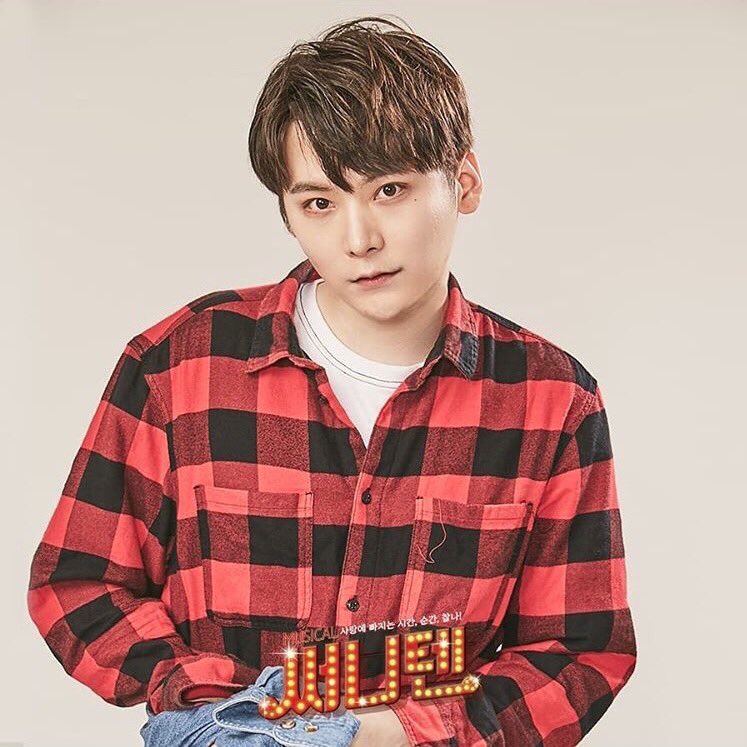 mintwostudio's tweet photo. 머피의 법칙남 준호 役 #빅플로 @BigFlo_official #성민 @BIGFLO_SUNGMIN

90년대 2000년대 히트곡 소환 ✨
그 때 그시절로의 추억여행✈
이번 여름휴가는 주크박스뮤지컬 써니텐 보시면서 시원하게 보내세요!

사랑에 빠지는 시간, 순간, 찰나!
뮤지컬 <써니텐>
2019.07.12 - OPEN RUN
제이디비스퀘어 https://t.co/E1yk2NPb3K