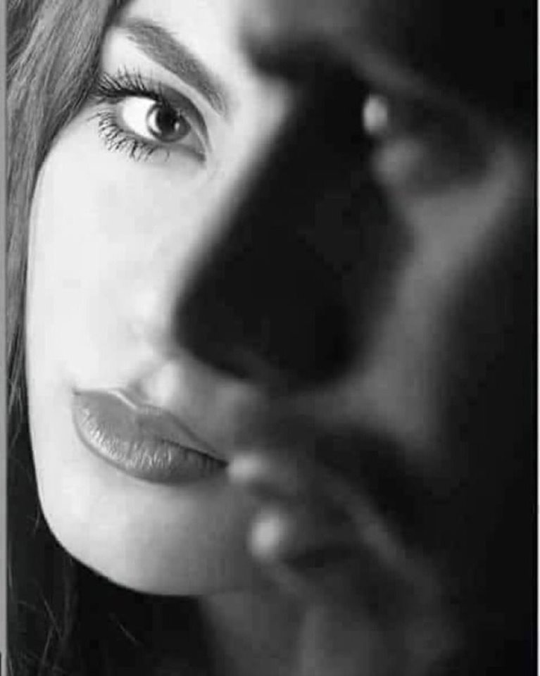Quitesamy's tweet photo. لا أدري لماذا لا يحلو لي الكلام الا معك
حتى أصبحت أقرأ الكلمات في صمتك 
بالرغم من هدوئك وحفظ المسافة بيني وبينك
صمتك له ��وت بداخلي 
كما للطبيعة أصوات 
كخرير مياه الأنهار
كهدير أمواج البحار https://t.co/WM99dmLWl8