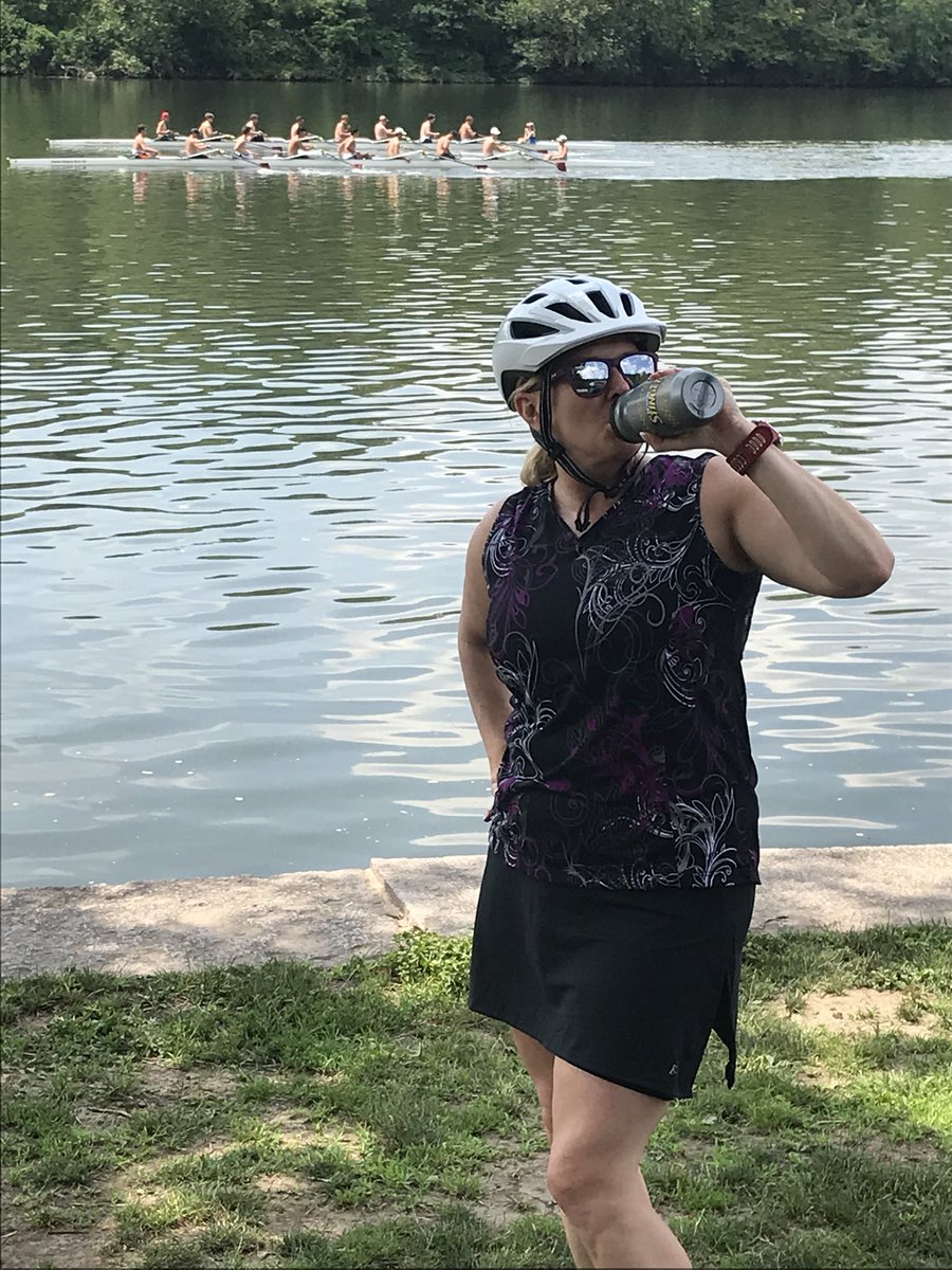 DianaBreen's tweet photo. Day 9 - Hydrate!! Watching the rowers go by as I take a rest and hydrate during my ride 🚴🏻‍♀️😎 #31daysofskirt #skirtsports #cruiserbikegirlskirt #freemetank #skirtambassador https://t.co/ofKZBSm6xP